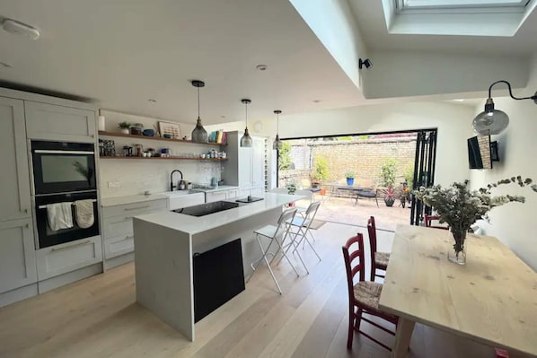 Basic House, Multiple Beds | Private kitchen