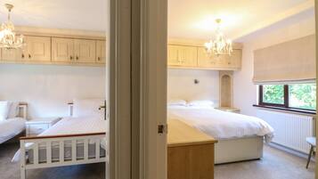 2 bedrooms, individually decorated, individually furnished, free WiFi