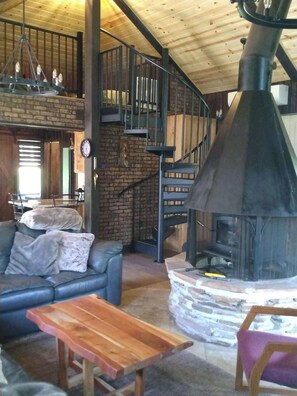 Smart TV, fireplace - Enjoy A memorable experience in our unique Cabin on Wisconsin River (Mauston)