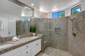 Badewanne, Haartrockner, Handtücher
