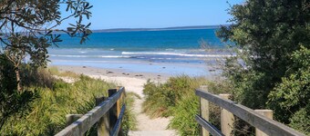 The Anchor - Pet Friendly - 5 Mins Walk to Beach - EV Charging