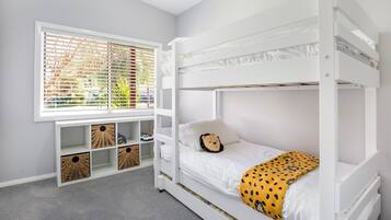 4 bedrooms, desk, iron/ironing board, travel cot