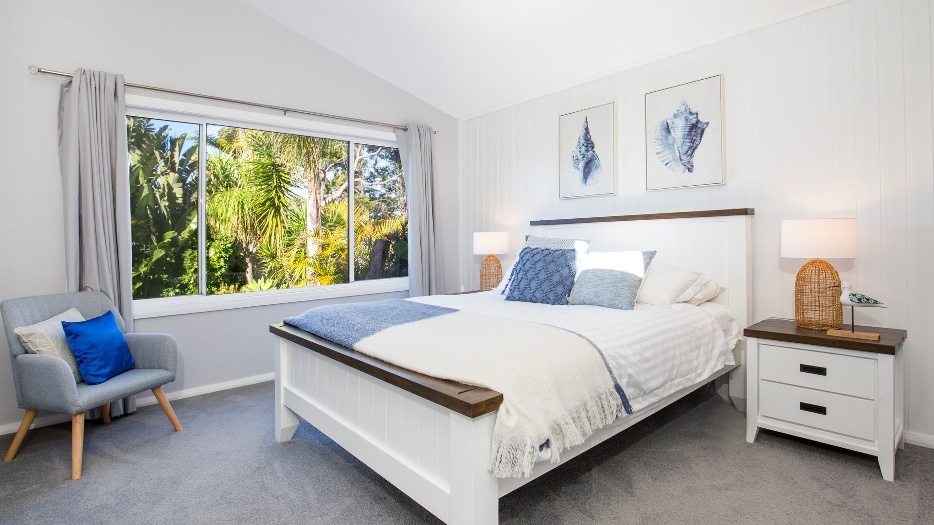 4 bedrooms, desk, iron/ironing board, travel cot