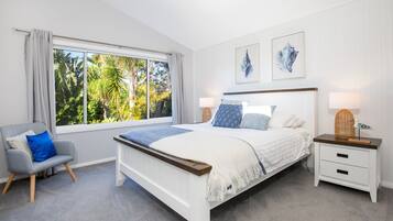 4 bedrooms, desk, iron/ironing board, travel cot