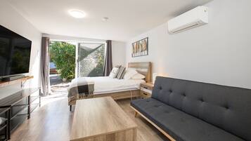 4 bedrooms, desk, iron/ironing board, travel cot