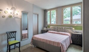 5 室のベッドルーム、旅行用ベビーベッド、WiFi、ベッドシーツ