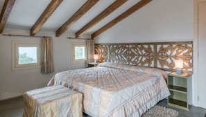 5 chambres, lit parapluie, Wi-Fi, draps fournis