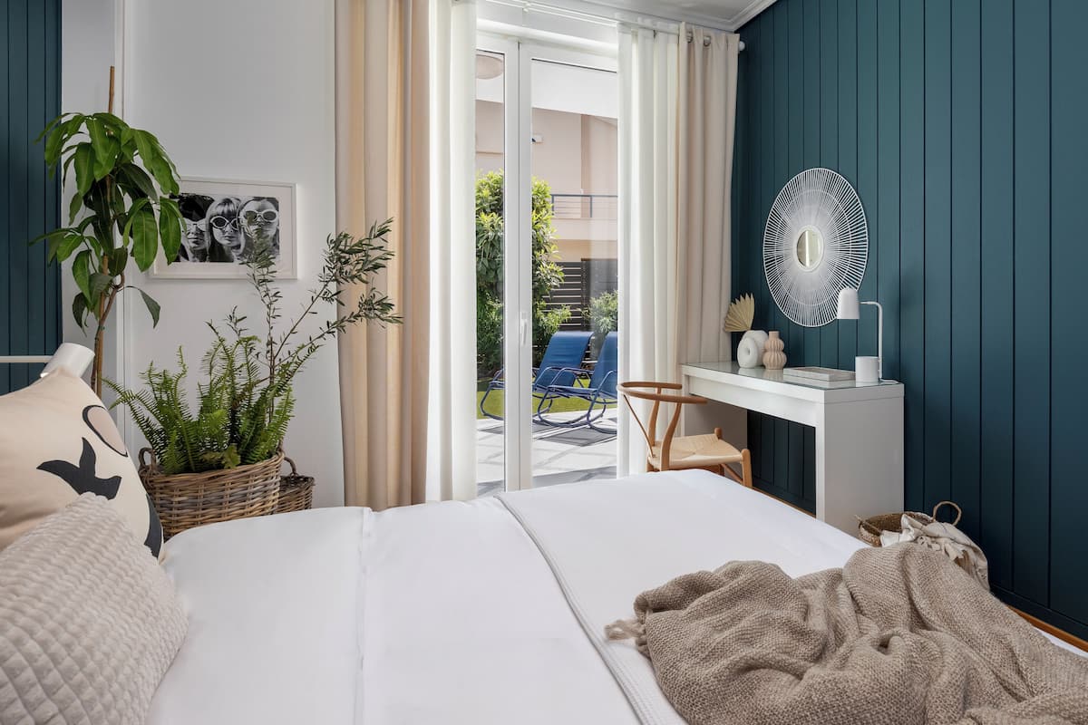 In-room safe, desk, laptop workspace, soundproofing