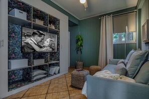 LCD TV, fireplace - The Southern Mansion (Vari-Voula-Vouliagmeni)
