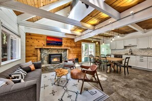 Smart-TV, Kamin, Videospiele