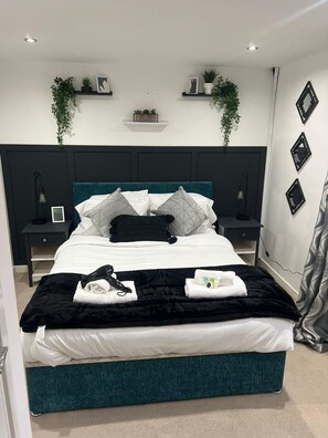 3 bedrooms, iron/ironing board, WiFi, bed sheets - Stunning Property Located in Coventry CV2 (Coventry)