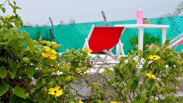 Seasonal outdoor pool