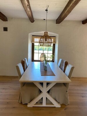 Suite | Decoració individual, mobiliari individual i cortines opaques 