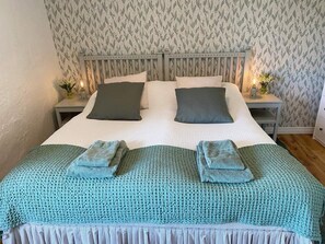 Habitació doble | Decoració individual, mobiliari individual i cortines opaques 