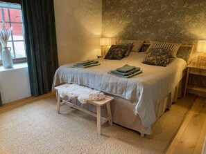 Suite | Individually decorated, individually furnished, blackout drapes - Gård Halltorps Hage (Borgholm)