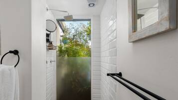 Grand Villa | Bathroom | Hair dryer, towels