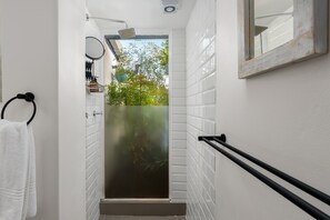 Villa Grand | Badrum | H årtork och handdukar