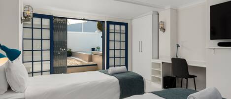 Grand Villa | 3 bedrooms, laptop workspace, iron/ironing board, free WiFi