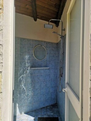 Shower, hair dryer, bidet, towels - Villa Lucia Fontane Bianche (Fontane Bianche)