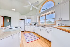 Fridge, microwave, oven, stovetop - Oceanside Home w/ Private Pool, Hot Tub, + Grill. Beach Just a Quick Stroll Away (Salvo)