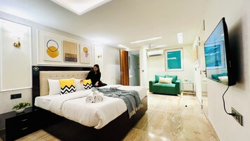 Premier Room | Peralatan tempat tidur premium, gebar bulu kapas, meja