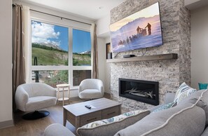 TV, fireplace