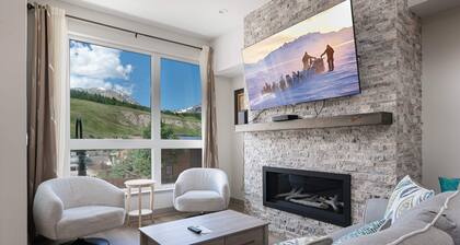 Fourth Street Crossing Traverse Townhome: Stylish Retreat