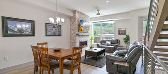 Fourth Street Crossing Whitewater Townhome: Upscale Silverthorne Getaway