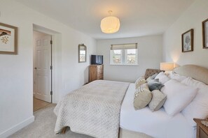 4 bedrooms, iron/ironing board, travel crib, free WiFi