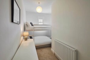 4 bedrooms, iron/ironing board, free WiFi, bed sheets