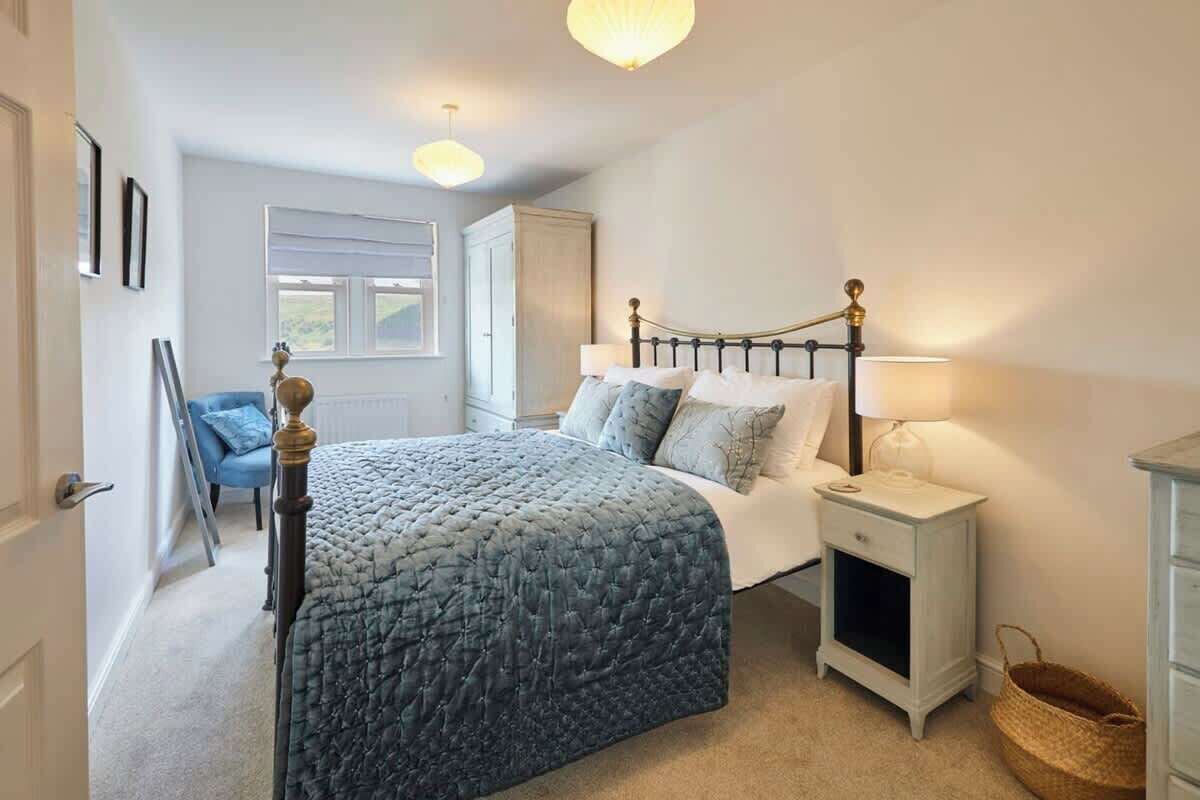 4 bedrooms, iron/ironing board, travel crib, free WiFi