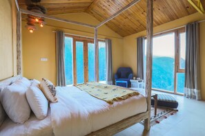 BlackBird | Soundproofing, free WiFi, bed sheets