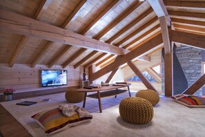 Interior - Chalet, 300m from ski slopes, hammam, balcony, fireplace or stove, parking, tv, 271m², Les 2 Alpes (Les Deux Alpes)