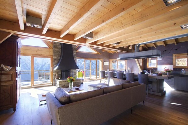 Interior - Chalet, 300m from ski slopes, hammam, balcony, fireplace or stove, parking, tv, 271m², Les 2 Alpes (Les Deux Alpes)