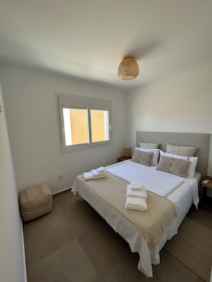 2 bedrooms, iron/ironing board, travel cot, free WiFi