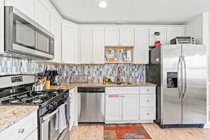 Refrigerador, microondas, horno, placa de cocina