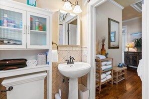 Bathtub, hair dryer, towels, shampoo