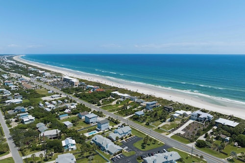 Beachside Family Haven w/ Pool & Beach Access, BBQ