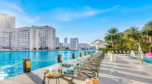 Infinity View |Balcony + Pool + Gym + Near Beach