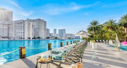 Infinity View |Balcony + Pool + Gym + Near Beach