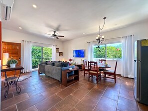 Smart TV, videoteca y oficina 