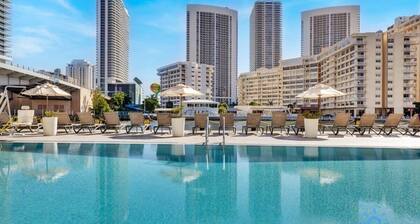 Infinity View |Balcony + Pool + Gym & Near Beach