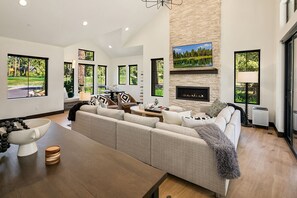 Smart TV, fireplace, ping pong, books