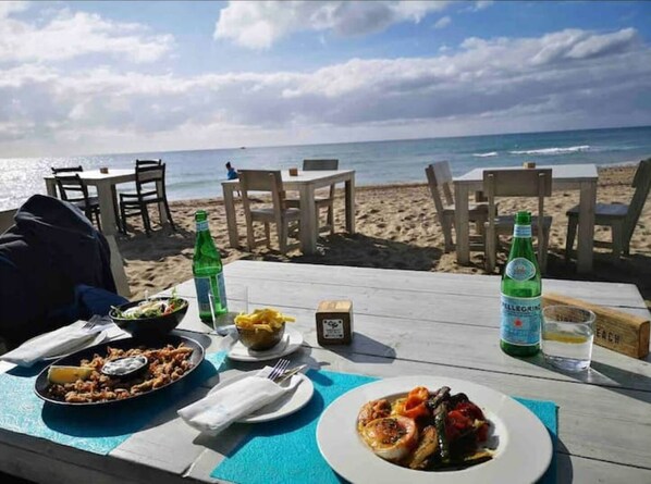Outdoor dining - Family villa Swimming pool Sauna Gym near the beach (Marbella)