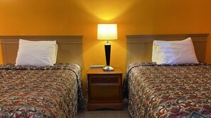 Desk, free WiFi, bed sheets - Lake Country Inn  (Trinity)