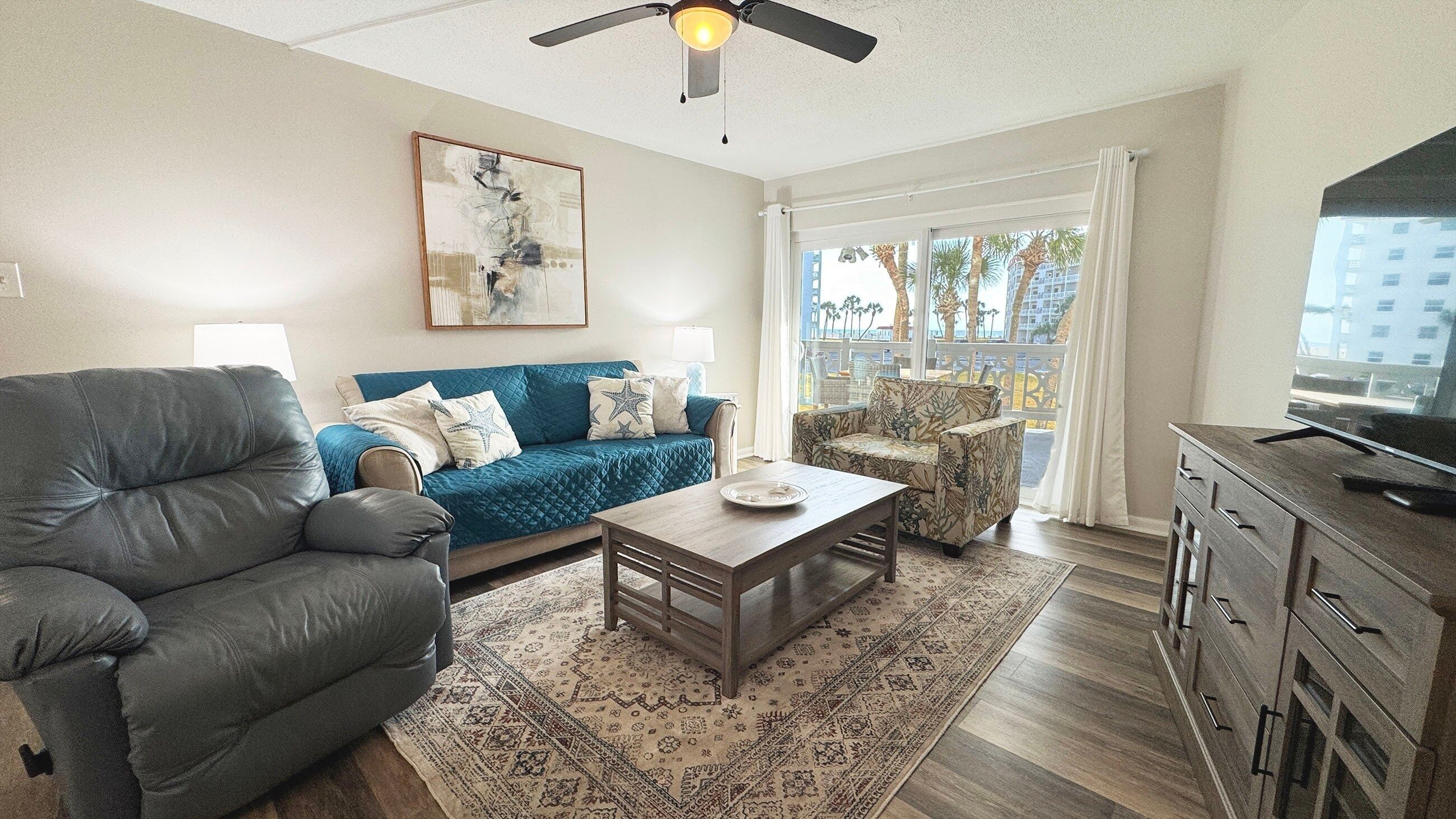 Condo, 1 Bedroom | Living area