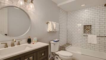 Stadtwohnung, 4 Schlafzimmer | Badezimmer