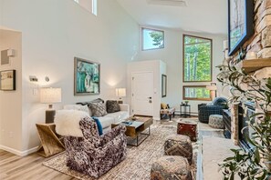 Living area - Hawn Drive 62 4 Bedroom Townhouse by RedAwning (Frisco)