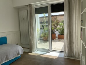 3 bedrooms, desk, iron/ironing board, WiFi