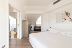 3 habitaciones, escritorio, tabla de planchar con plancha y wifi 